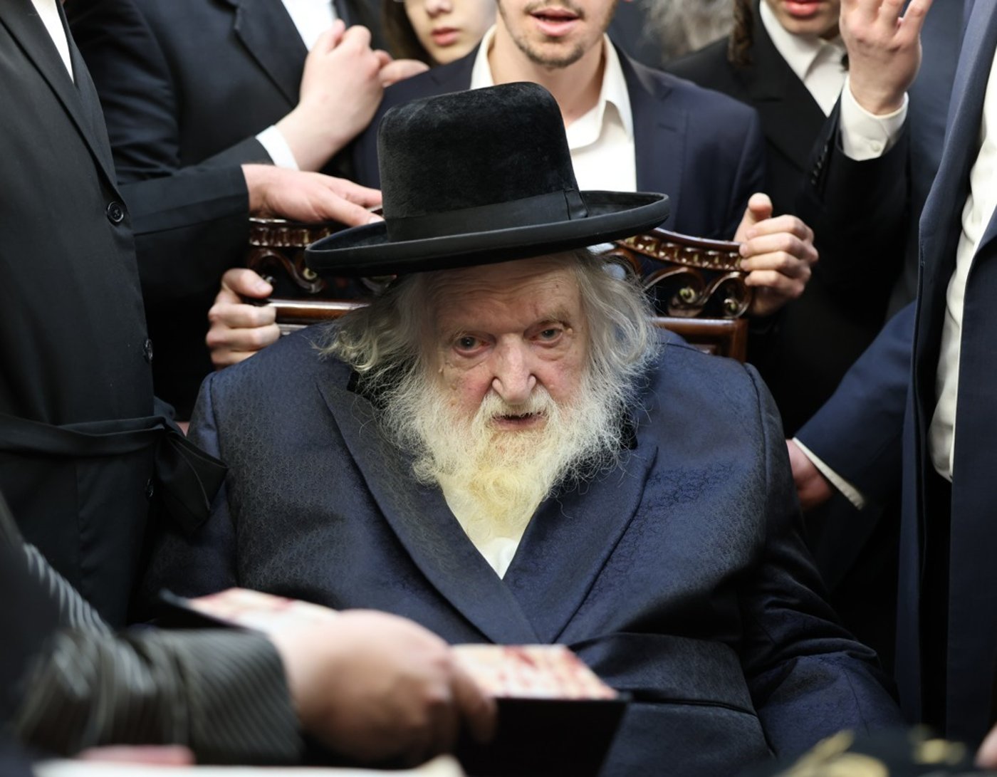 הגר''מ שטרנבוך במעמד תפילת זאת חנוכה שע"י תורת חסד