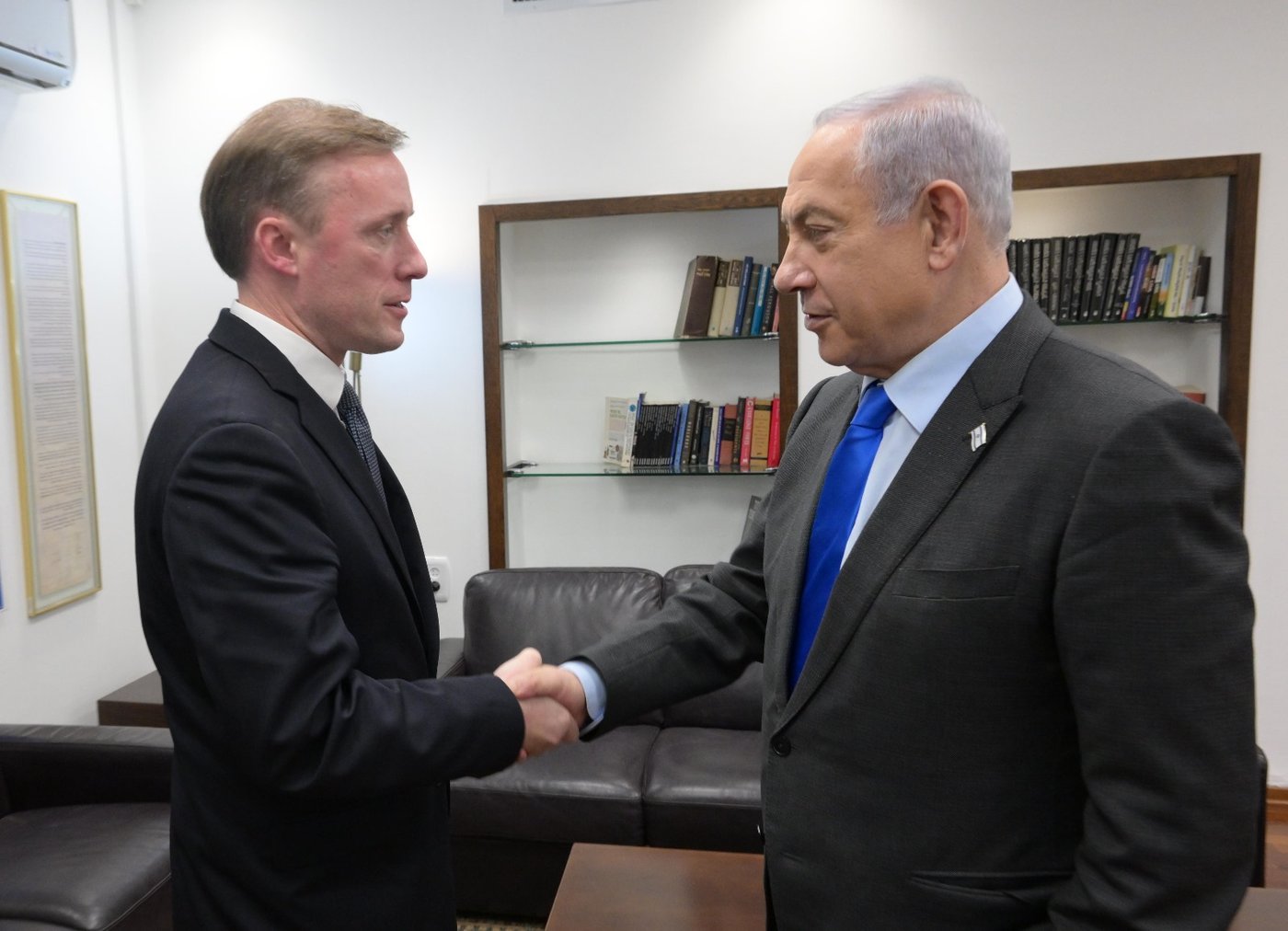 ג'ייק סאליבן נפגש עם ראש הממשלה בקריה, היום