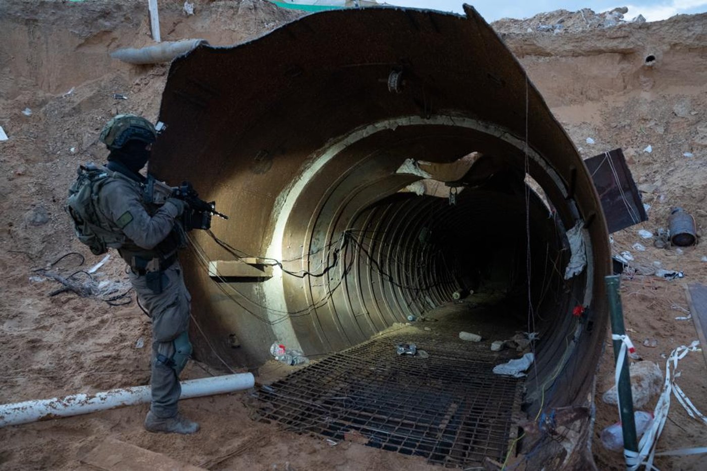 עבודות החישוף והחקר של המנהרה על-ידי חיילי צה״ל