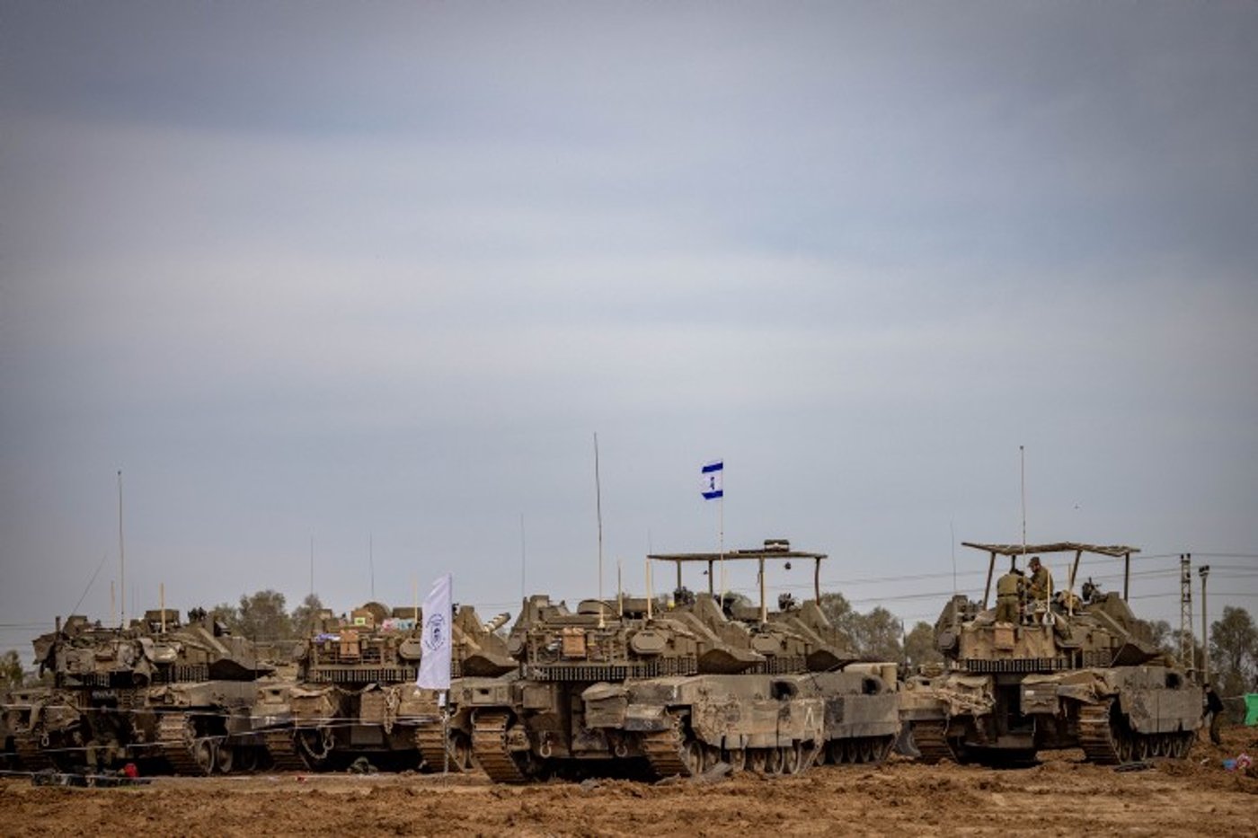 ההפצצות, המסוקים והארטילריה: תיעוד מגבול רצועת עזה
