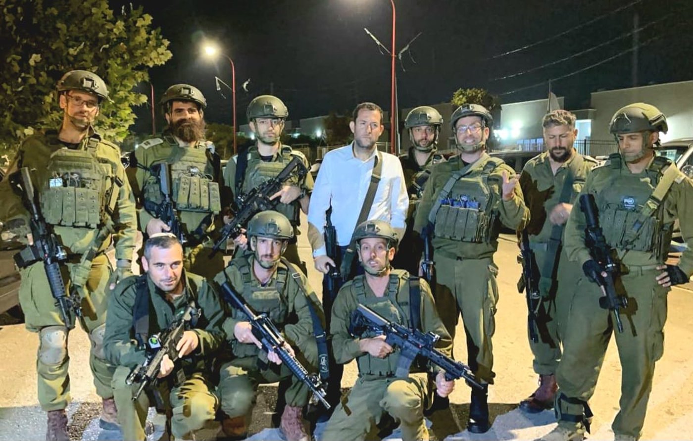 לוחמי ההגמ"ר עם ראש מועצת שומרון