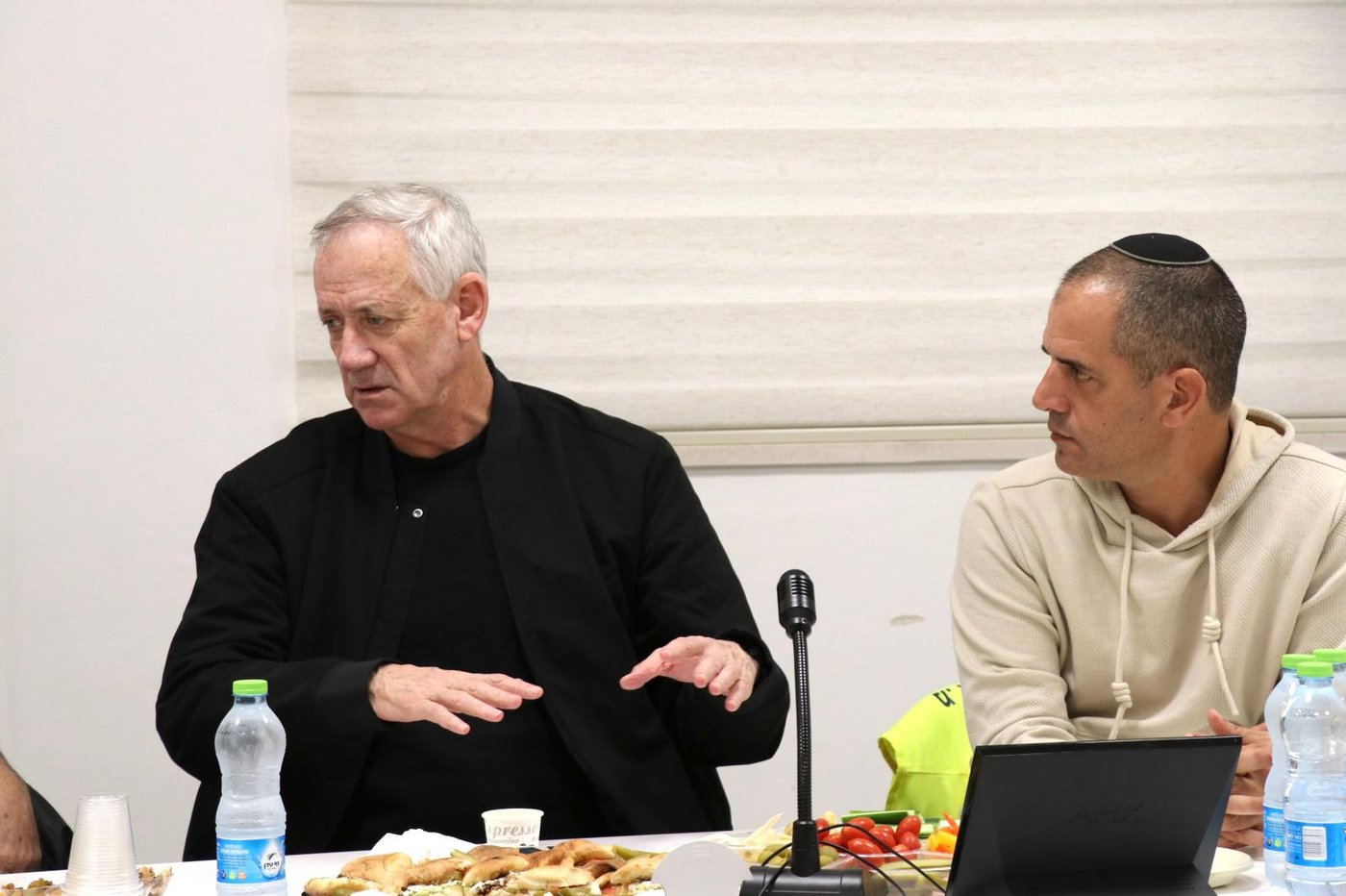 גנץ בדרום: "מי שלא יכנע יקבר בסוף, מוכנים לשלב הבא"
