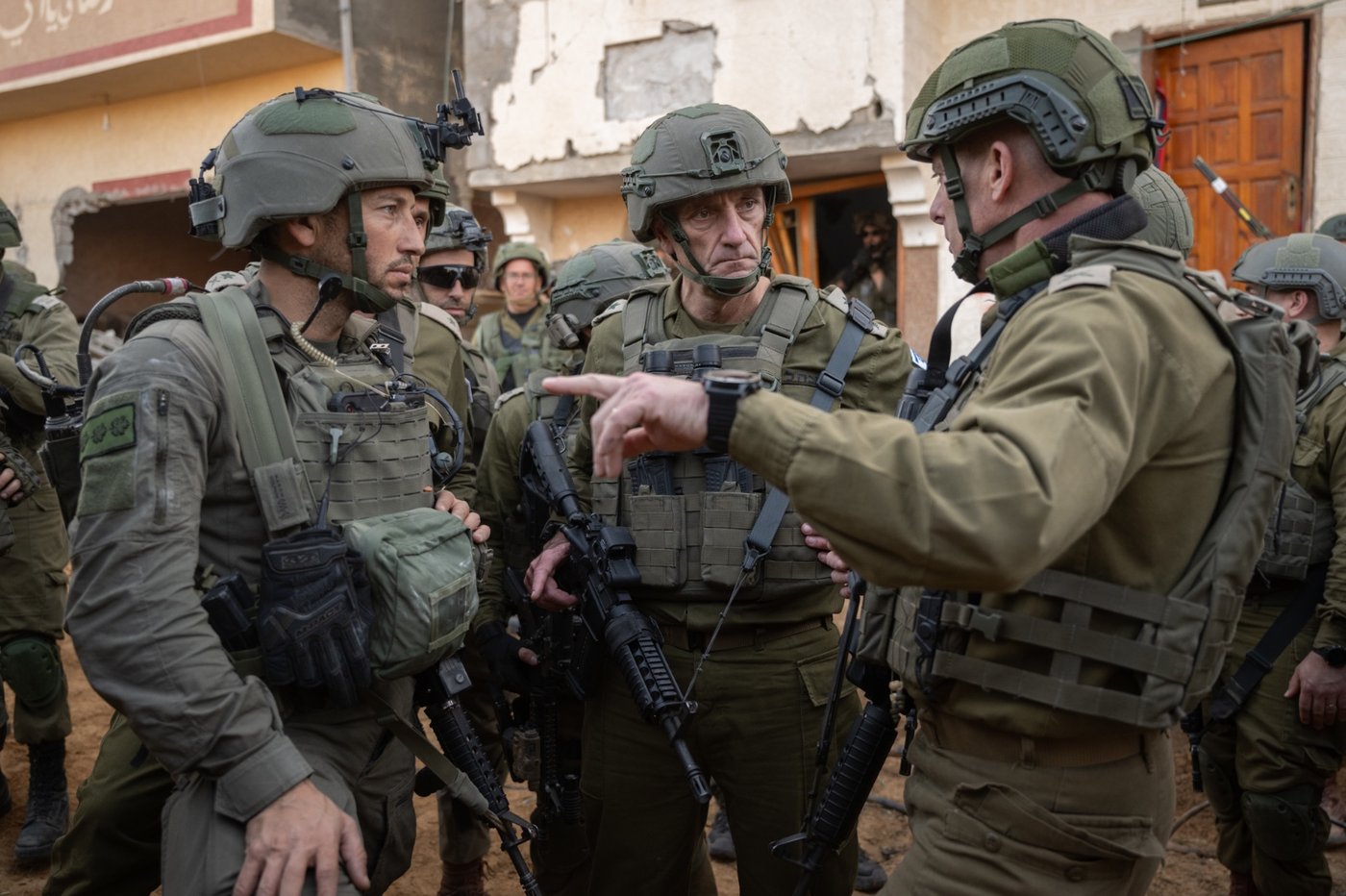 סיור הרמטכ״ל עם מפקד אוגדת עזה בגבול ובתוך הרצועה