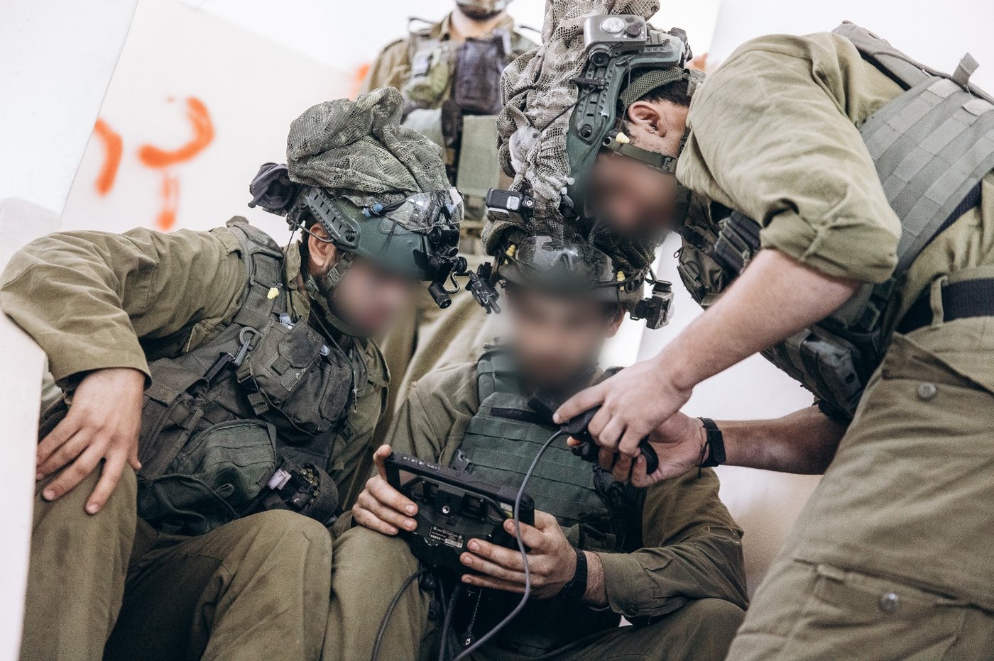 לוחמים מכוונים את כלי הטייס מלמטה - והמחבלים מחוסלים מהאוויר | צפו