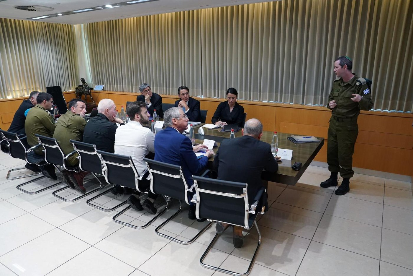 המתיחות בצפון: זה מה שאמר שר הביטחון לשליח האמריקאי עמוס הוכשטיין