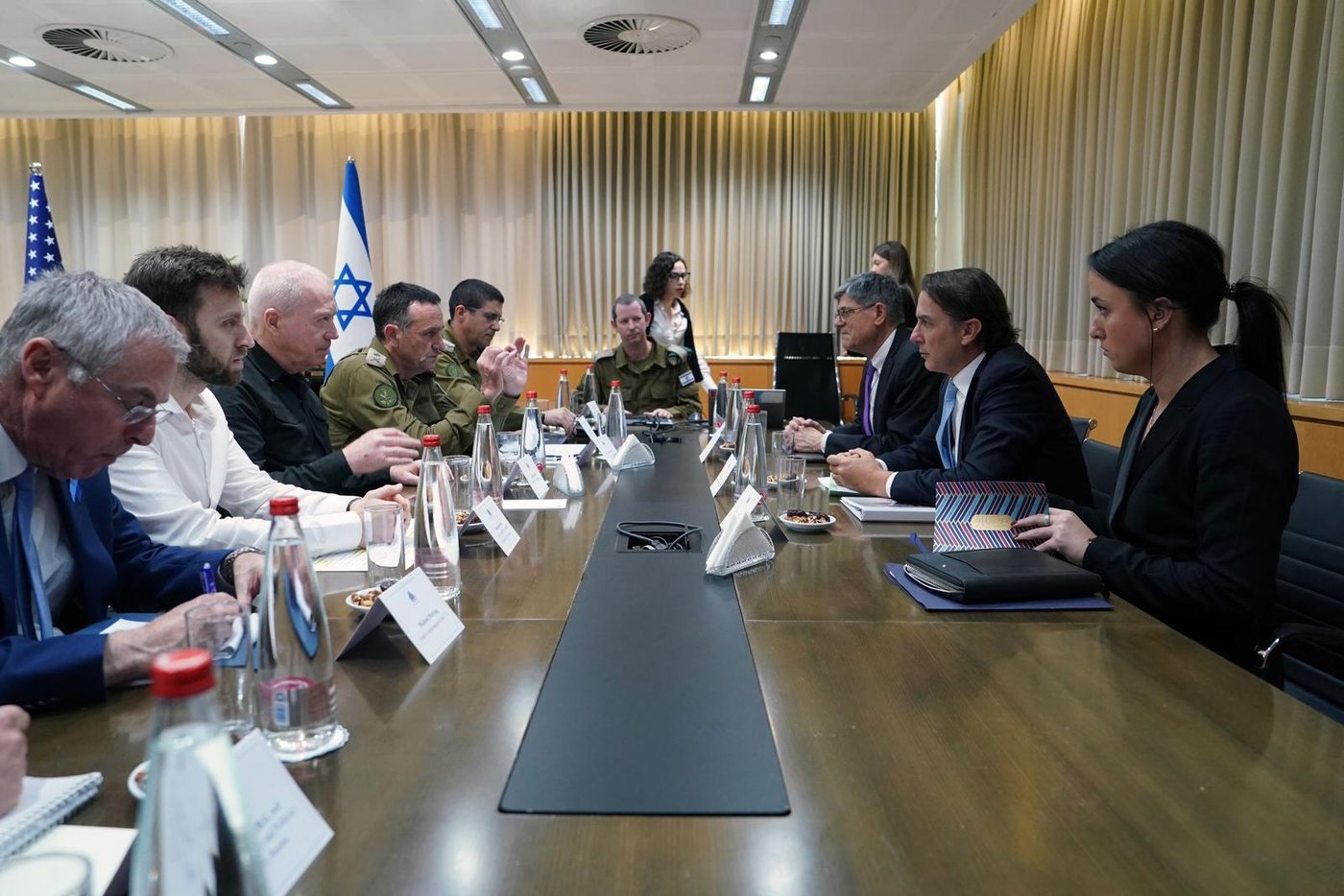 המתיחות בצפון: זה מה שאמר שר הביטחון לשליח האמריקאי עמוס הוכשטיין