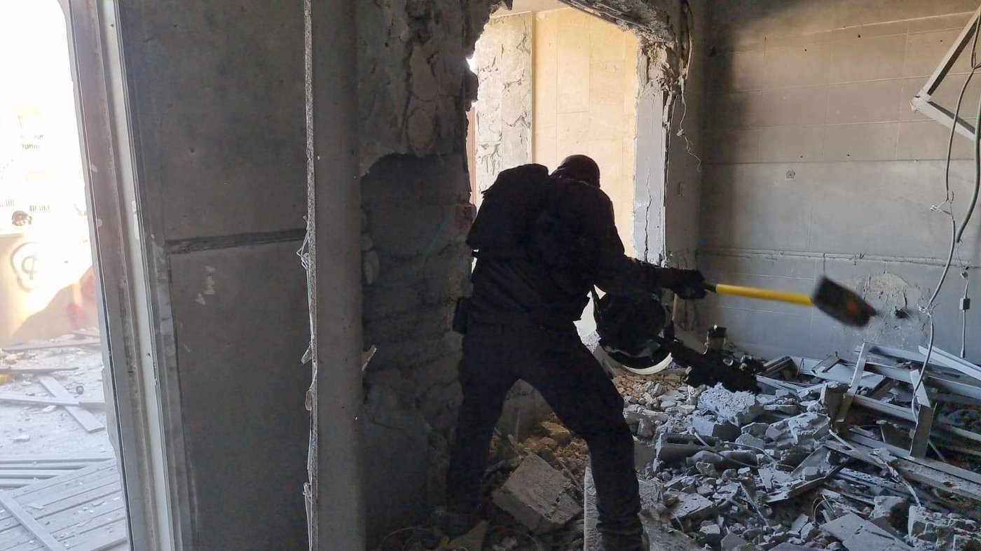 בית המחבלים שביצעו את הפיגוע הרצחני בכניסה לירושלים נהרס | צפו
