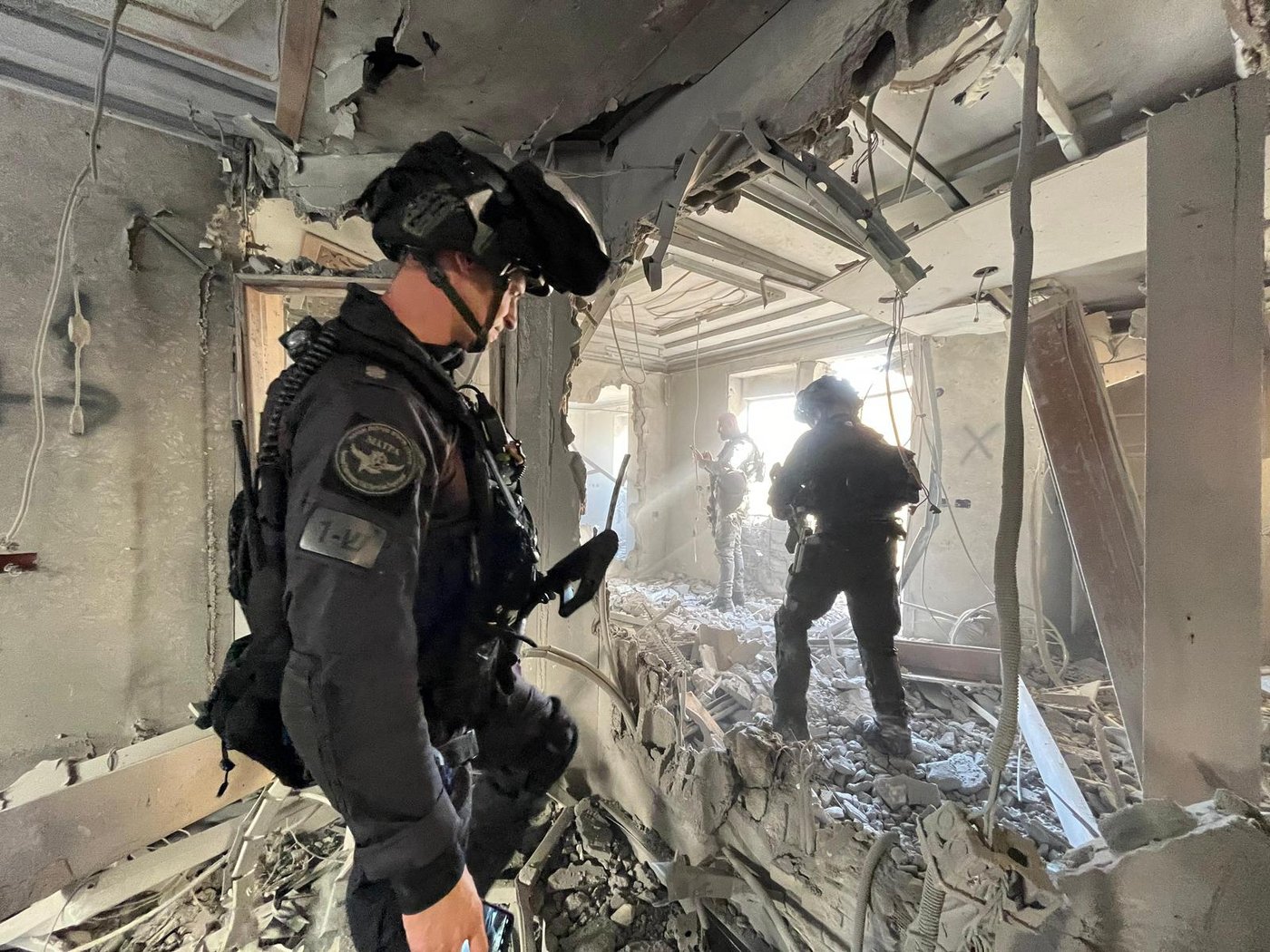 בית המחבלים שביצעו את הפיגוע הרצחני בכניסה לירושלים נהרס | צפו