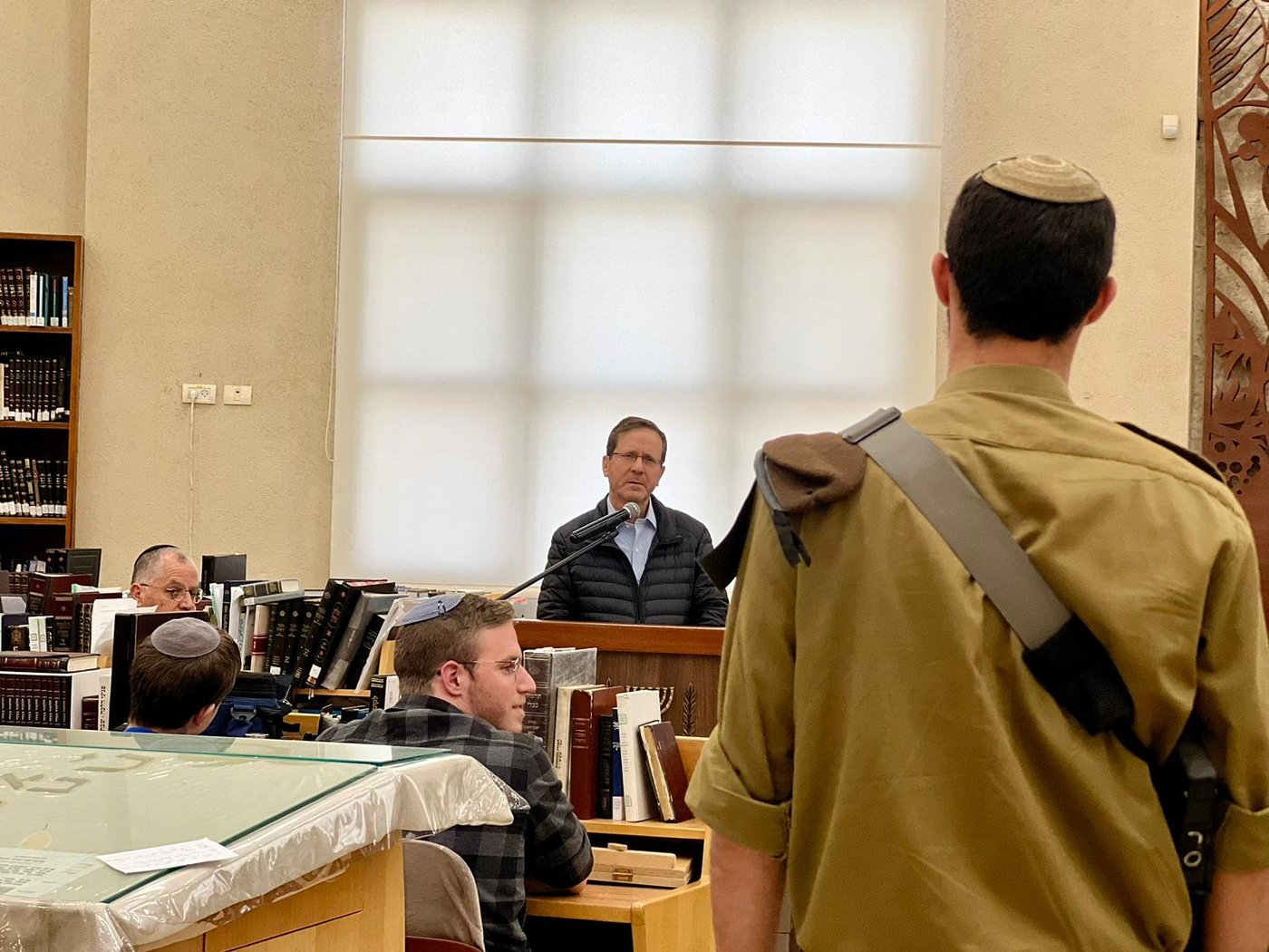 הנשיא הרצוג בישיבה שספגה אבידות רבות: "אפשר להתווכח כמו אביי ורבא; יש דרך להתווכח"