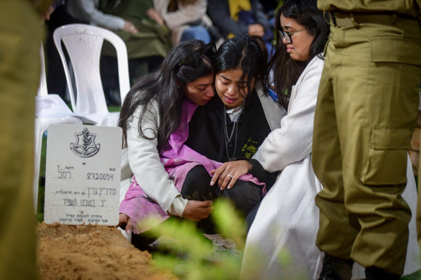 ים של דמעות: הלוויה קורעת לב ללוחם שנפל באסון הקריסה