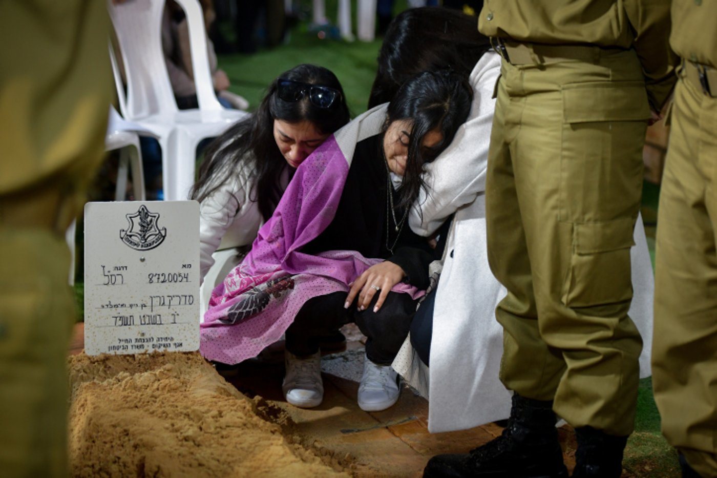 ים של דמעות: הלוויה קורעת לב ללוחם שנפל באסון הקריסה