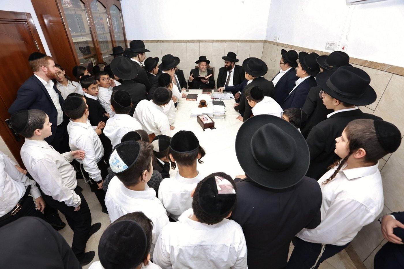 התלמידים מתל אביב נבחנו אצל הגדולים בבני ברק | גלריה