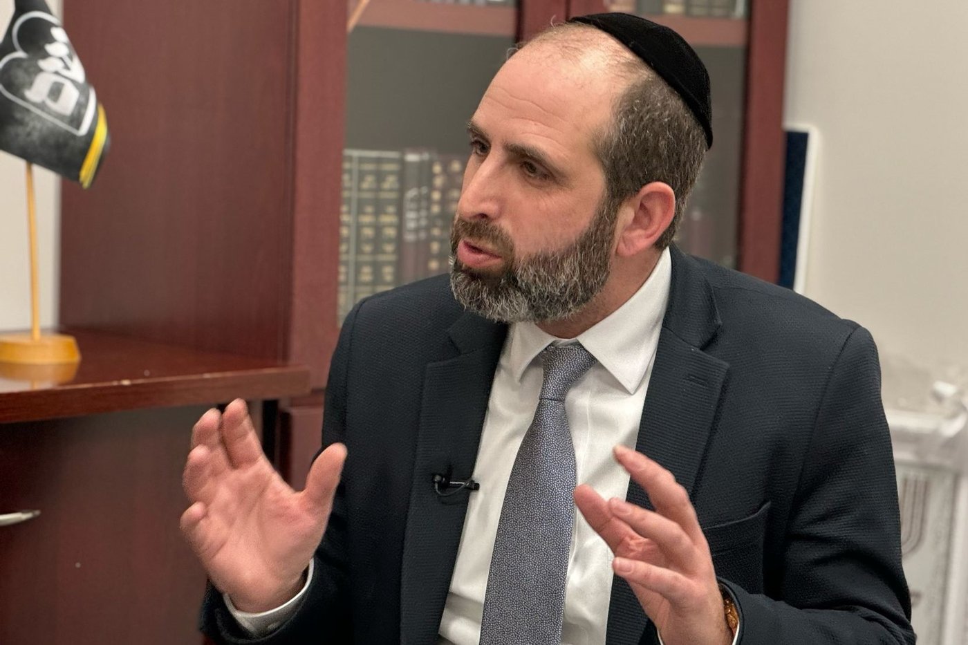 "יהודה בוטבול, ב'דגל' חושבים שאתה לא טוב ליידישקייט של אלעד; למה?" • ריאיון סוער