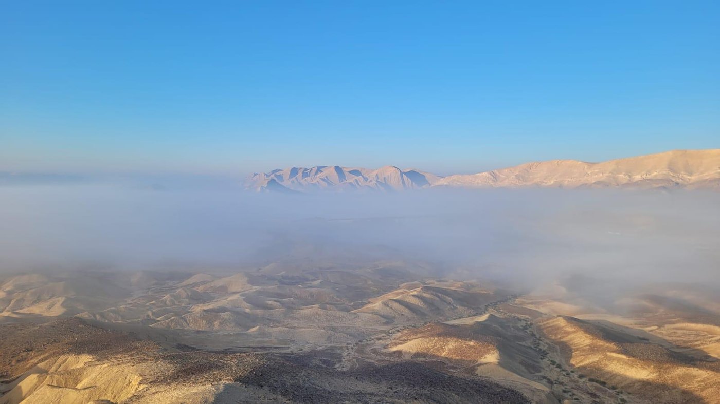 תיעוד מרהיב: ״גלישת עננים״ תועדה הבוקר במכתש גדול
