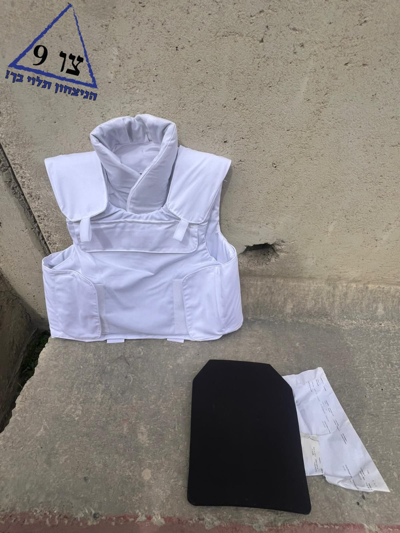 חוסמי כרם שלום חושפים: אפודים וקסדות צבאיים בתוך משאיות האספקה