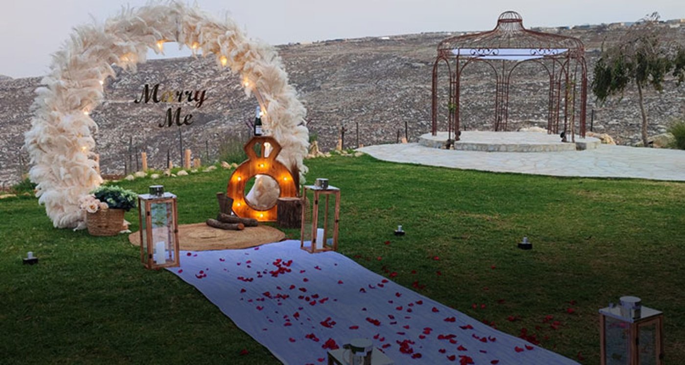 אנחנו מספקים את כל סוגי ההצעות תחת מקום אחד: הצעות נישואין בבית, בים, במסעדה, בכותל, בצימרים ובבתי מלון, ועוד הרבה