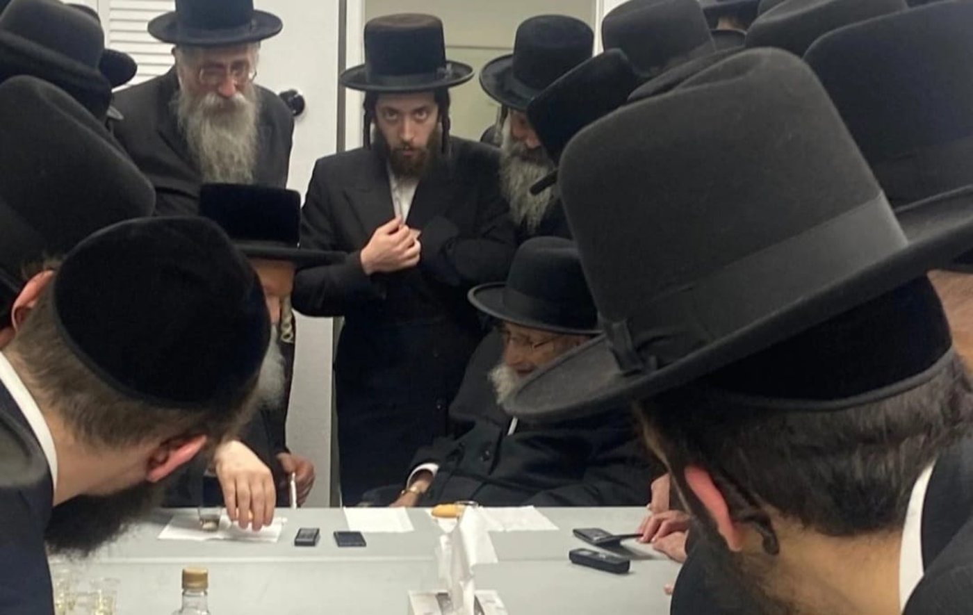 האדמו"ר והאב"ד נפגשו במעון הנופש במיאמי | תיעוד