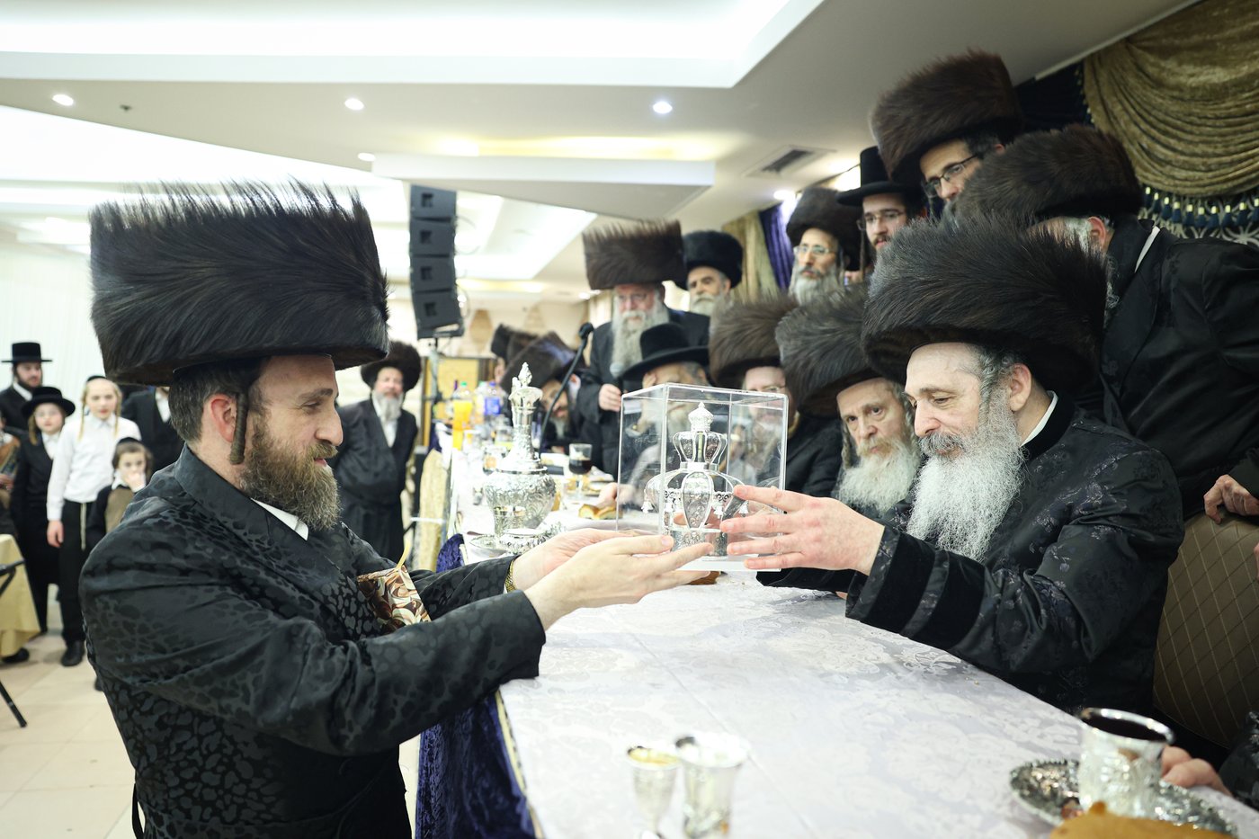 הכנסת ספר תורה בשומרי אמונים בירושלים
