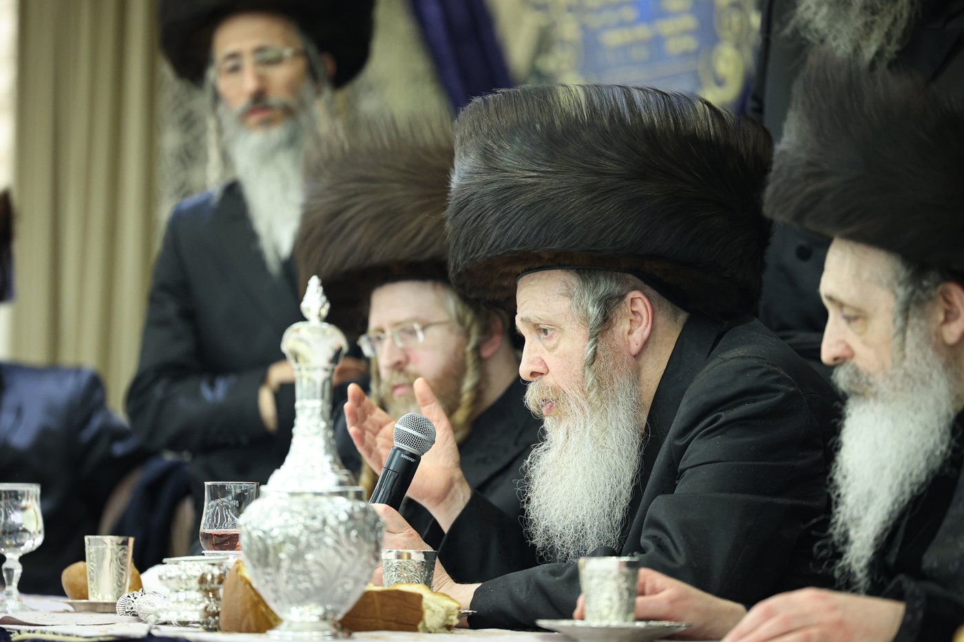 הכנסת ספר תורה בשומרי אמונים בירושלים