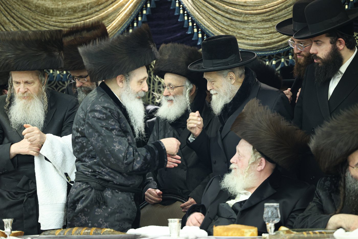 הכנסת ספר תורה בשומרי אמונים בירושלים
