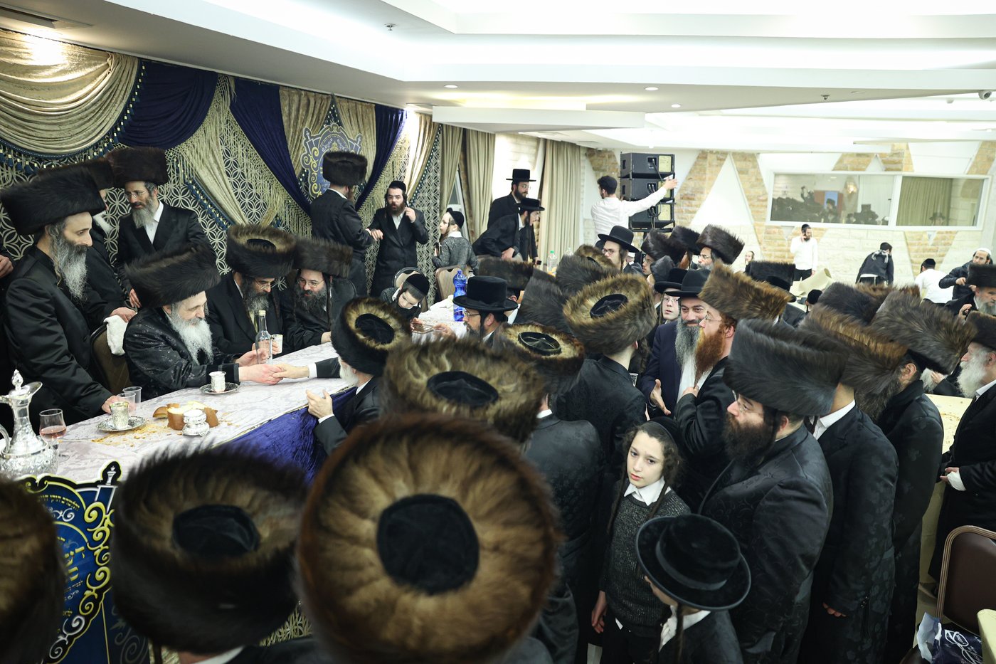 הכנסת ספר תורה בשומרי אמונים בירושלים