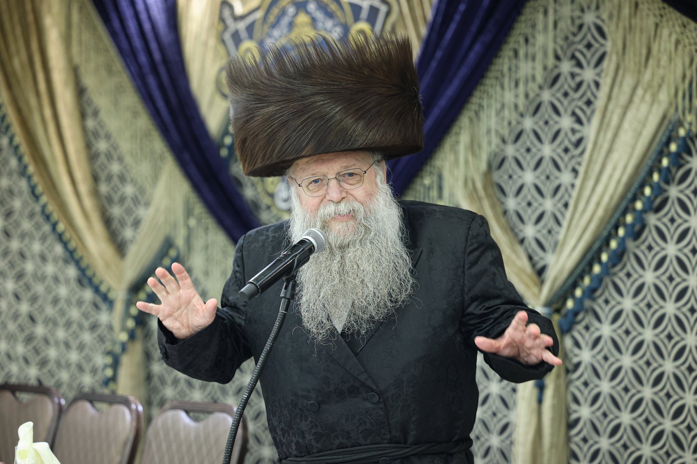 הכנסת ספר תורה בשומרי אמונים בירושלים
