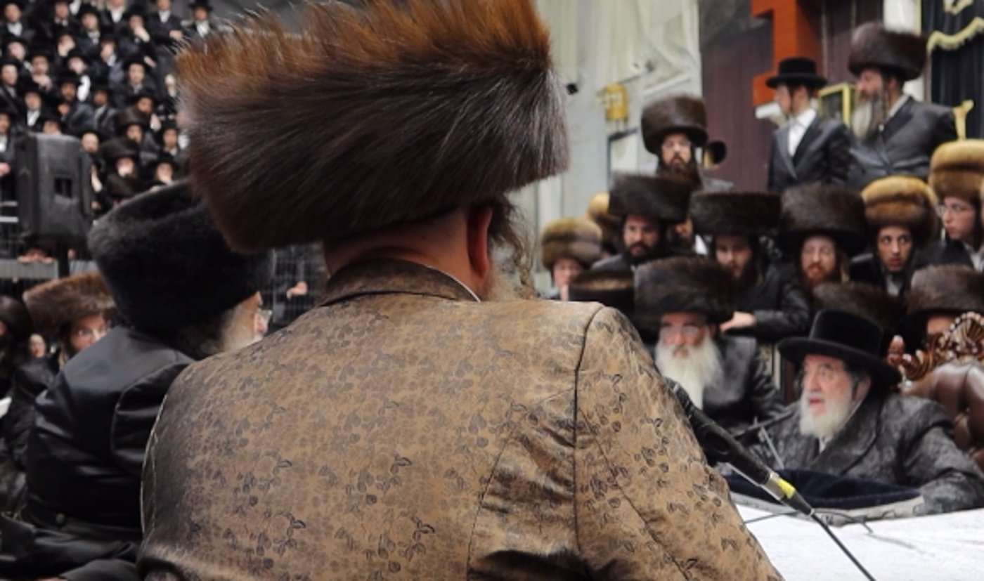 הגר"ש אלתר מנחם את הרבי מויז'ניץ