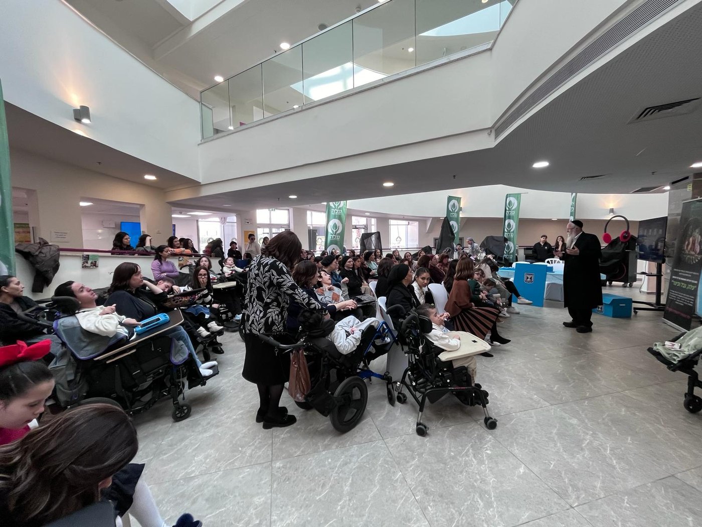 תערוכה של אומנות ביצירת כלי נגינה עם תלמידי רשת 'עלה'