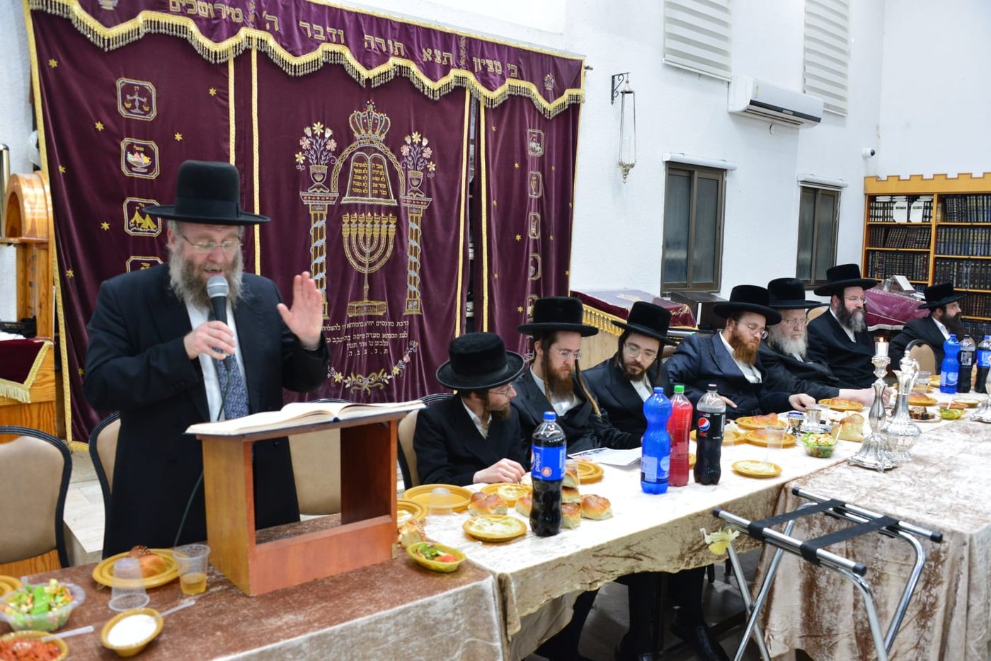 החסידים ציינו 11 שנים לפטירתו של האדמו"ר מנאשכיז