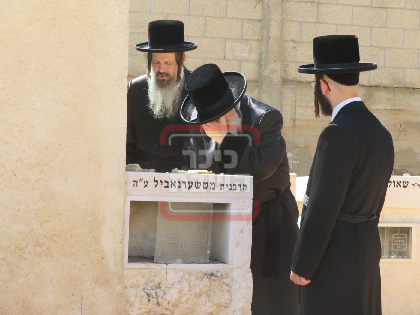 מה חיפש האדמו"ר בבית החיים בגפו יחידי בערב שבת?
