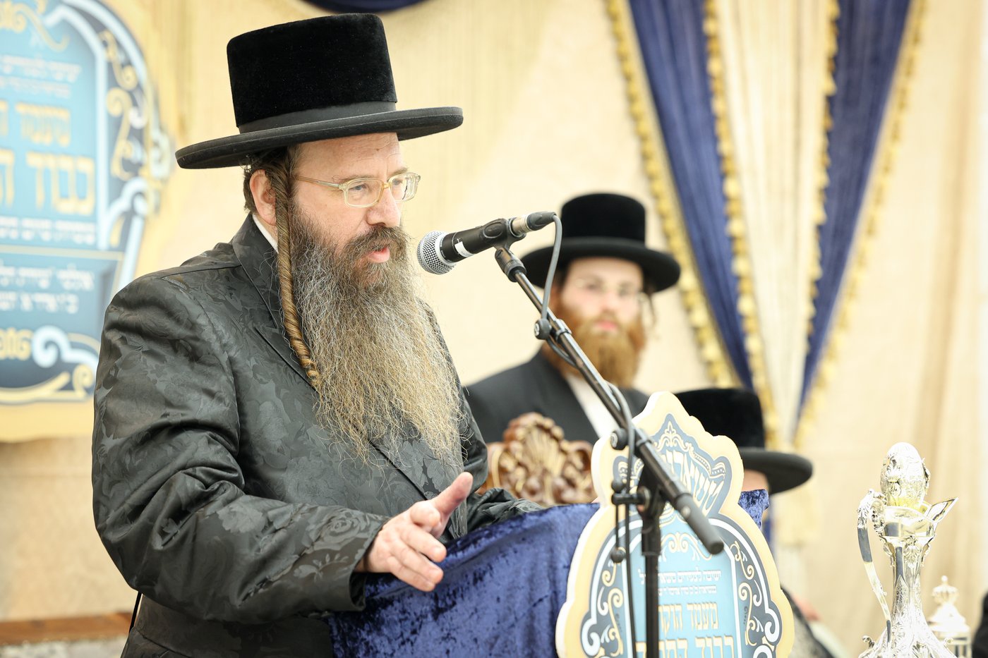 חלוקת התעודות לתלמידי הישיבה לצעירים בטשארנאביל אשדוד