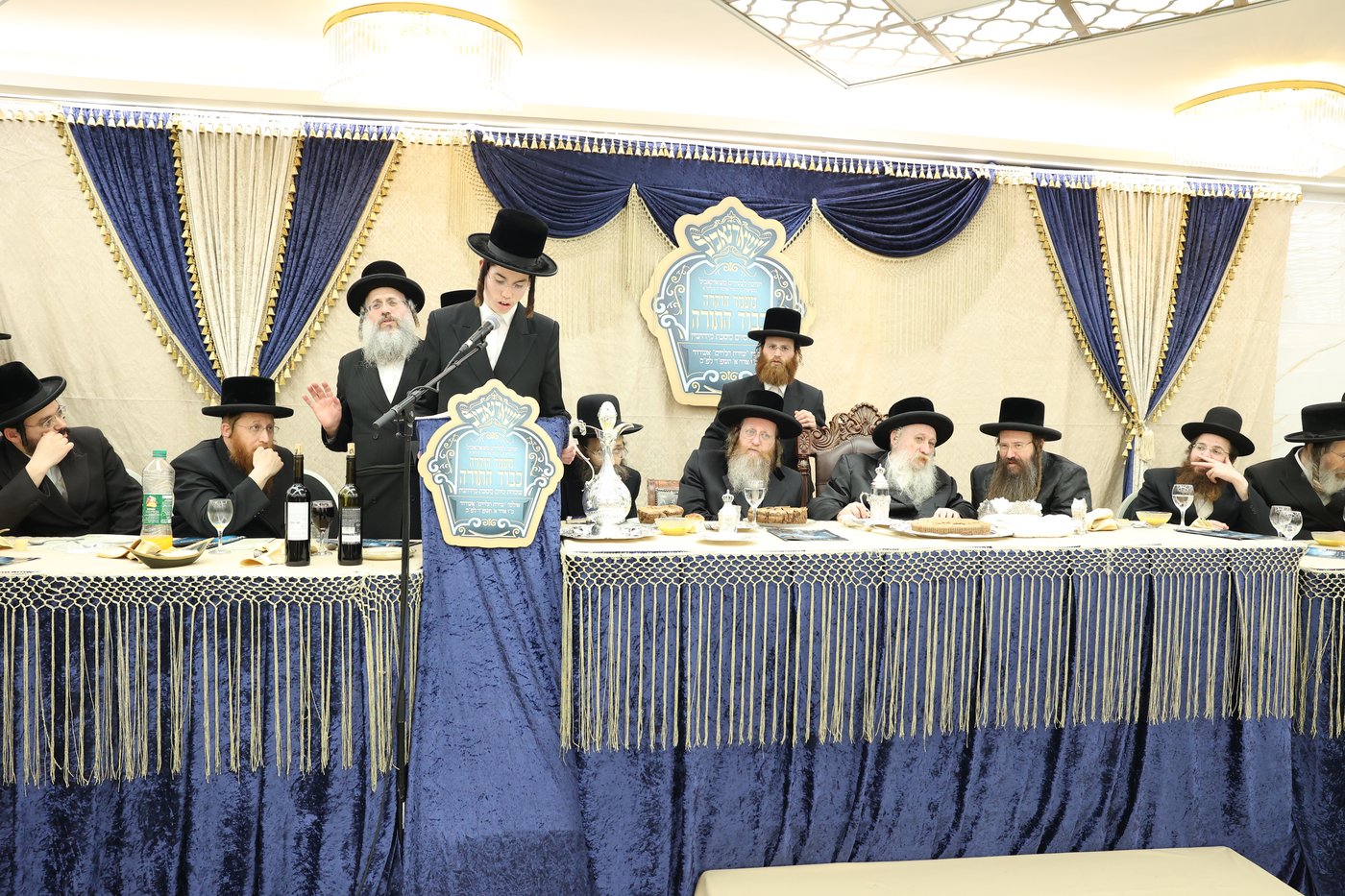 חלוקת התעודות לתלמידי הישיבה לצעירים בטשארנאביל אשדוד