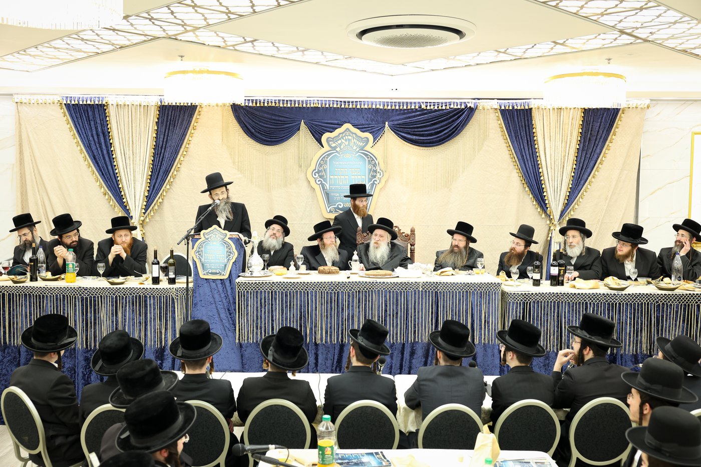 חלוקת התעודות לתלמידי הישיבה לצעירים בטשארנאביל אשדוד