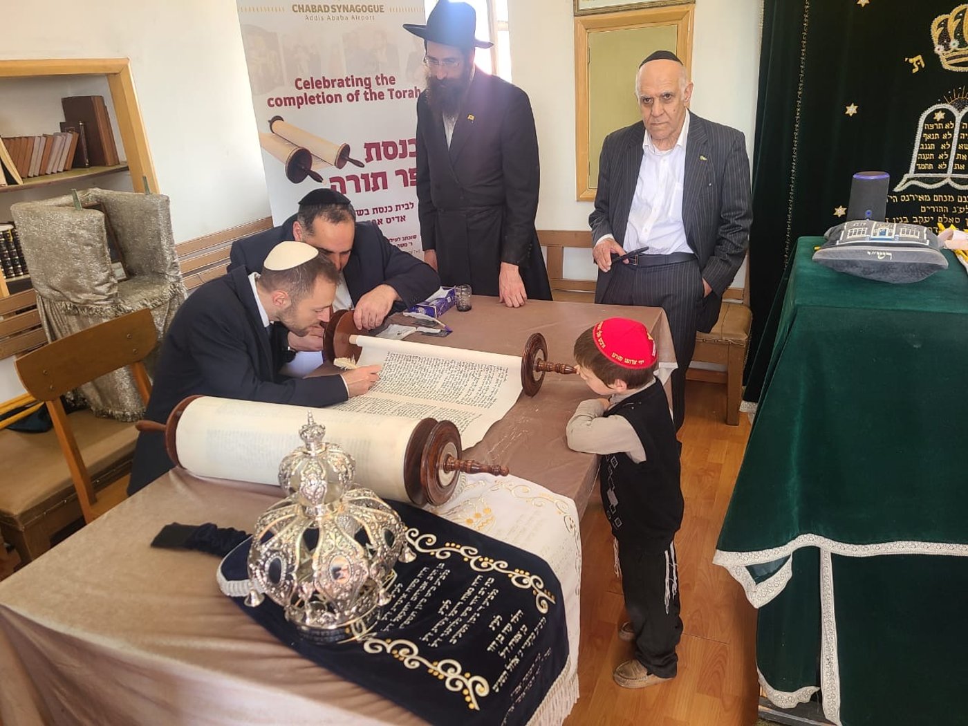 הקהילה היהודית באתיופיה הכניסה ספר תורה בשדה התעופה | צפו בתיעוד
