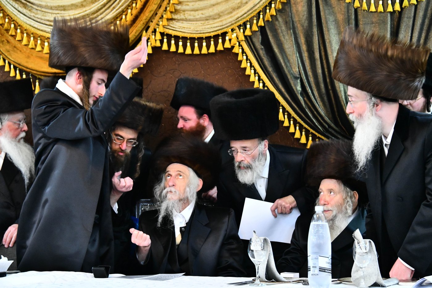 אבי הכלה התחדש עם שטריימל חדש, והסבא שבר את הצלחת