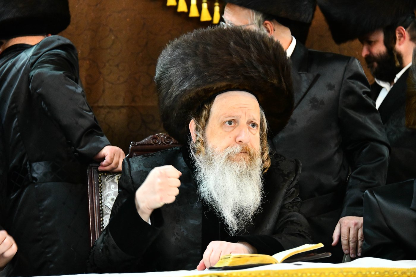 אבי הכלה התחדש עם שטריימל חדש, והסבא שבר את הצלחת