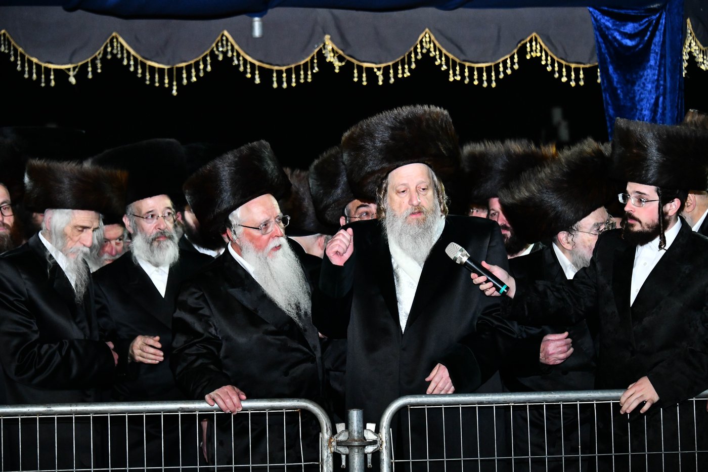 אבי הכלה התחדש עם שטריימל חדש, והסבא שבר את הצלחת