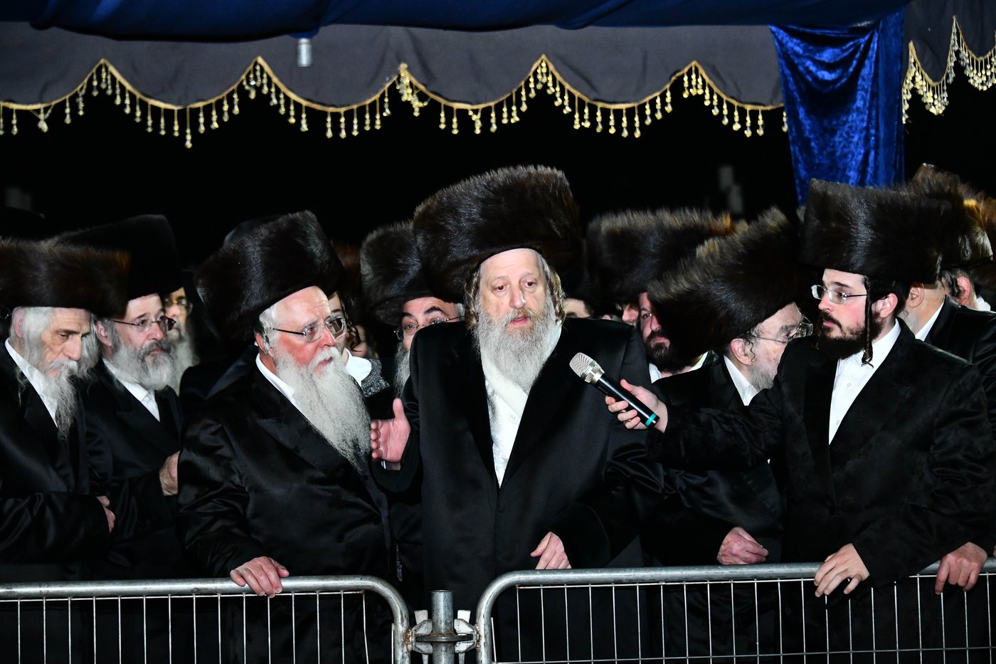 אבי הכלה התחדש עם שטריימל חדש, והסבא שבר את הצלחת