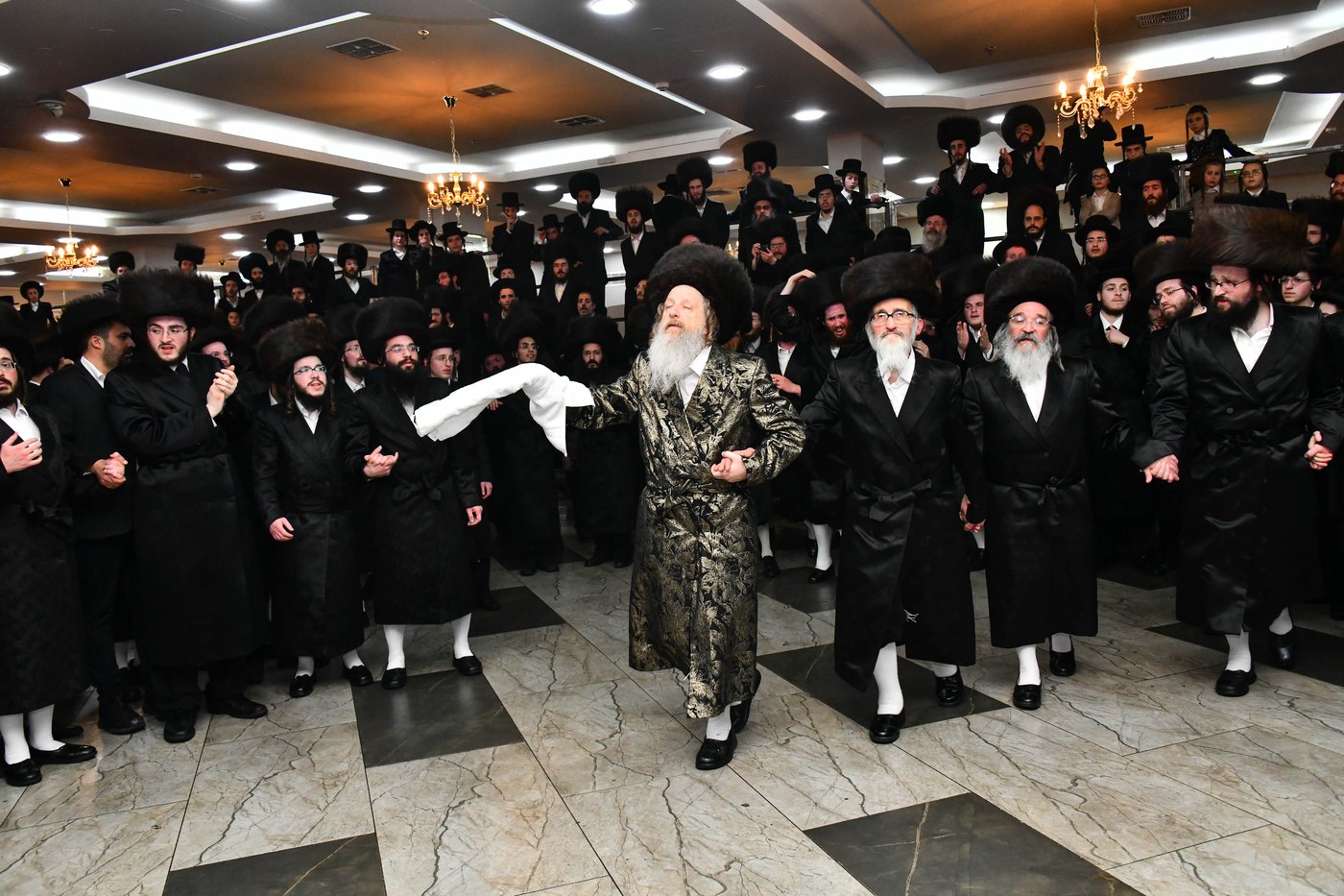 אבי הכלה התחדש עם שטריימל חדש, והסבא שבר את הצלחת