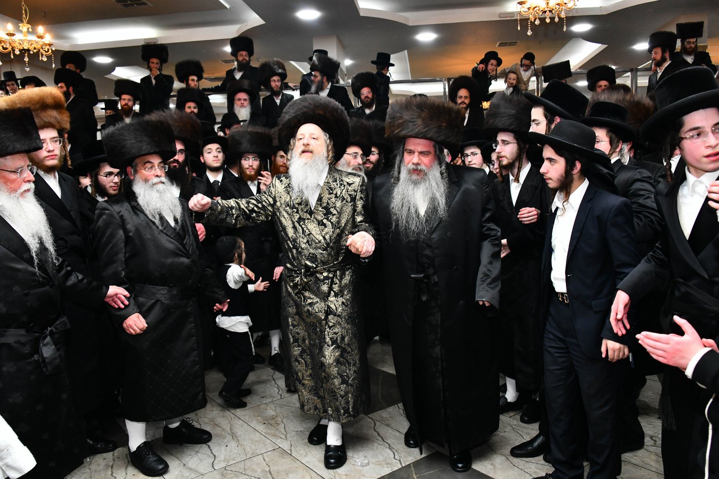 אבי הכלה התחדש עם שטריימל חדש, והסבא שבר את הצלחת