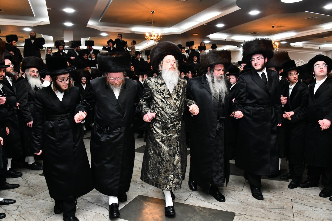 אבי הכלה התחדש עם שטריימל חדש, והסבא שבר את הצלחת