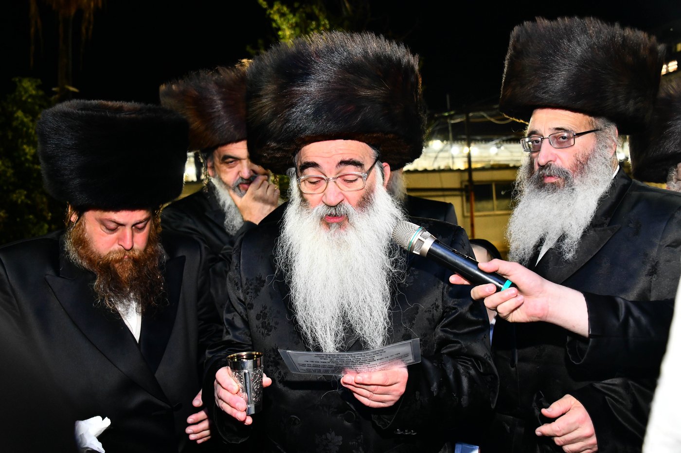 אבי הכלה התחדש עם שטריימל חדש, והסבא שבר את הצלחת