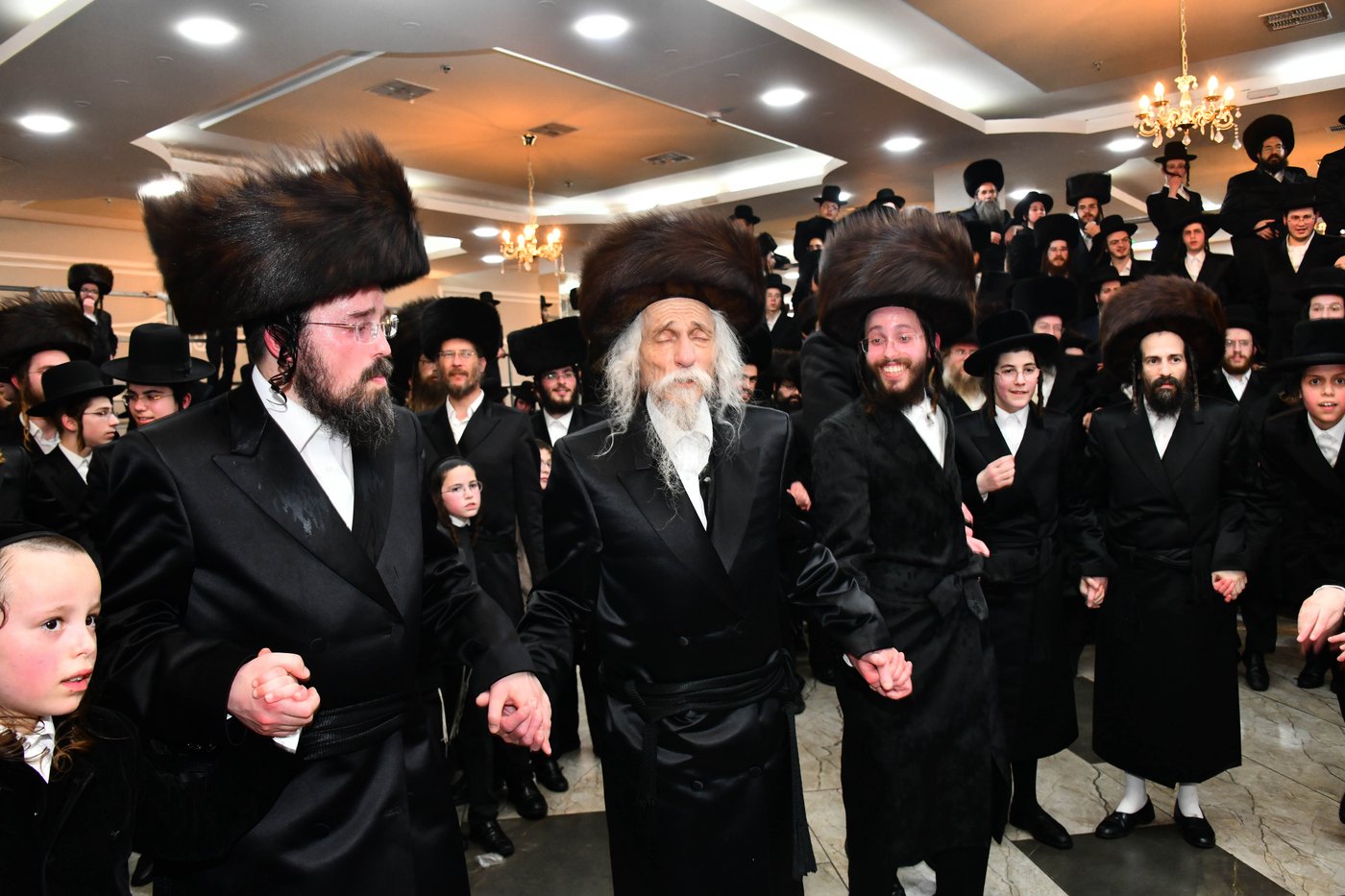 אבי הכלה התחדש עם שטריימל חדש, והסבא שבר את הצלחת