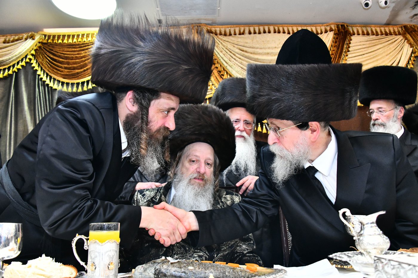 אבי הכלה התחדש עם שטריימל חדש, והסבא שבר את הצלחת