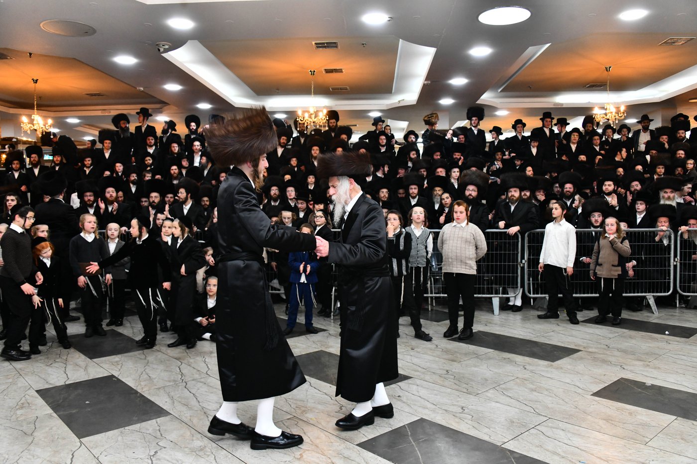 אבי הכלה התחדש עם שטריימל חדש, והסבא שבר את הצלחת