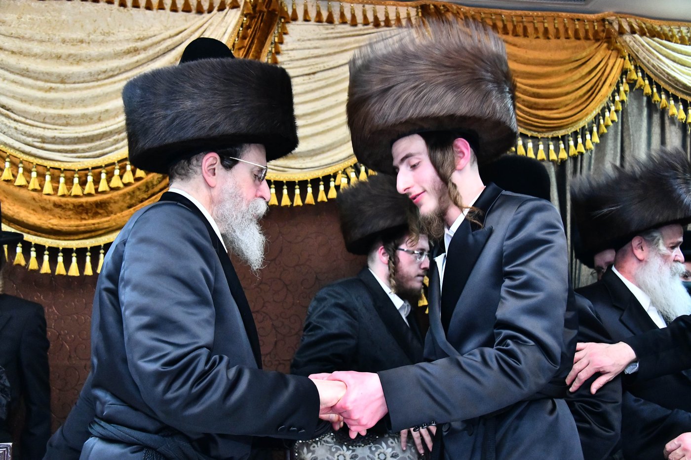 אבי הכלה התחדש עם שטריימל חדש, והסבא שבר את הצלחת