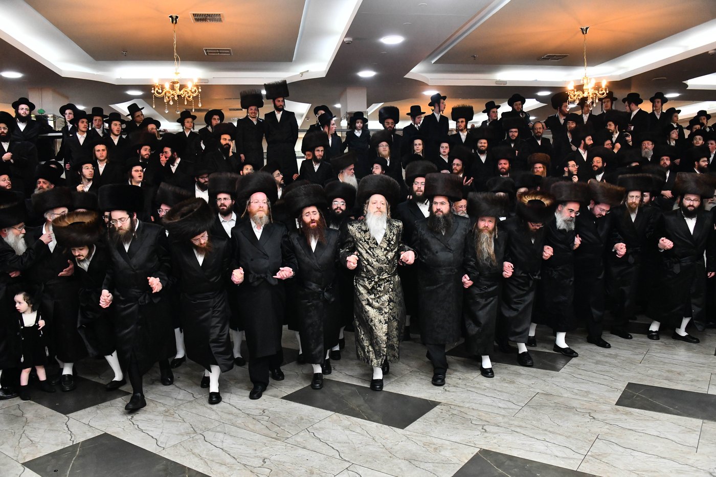 אבי הכלה התחדש עם שטריימל חדש, והסבא שבר את הצלחת