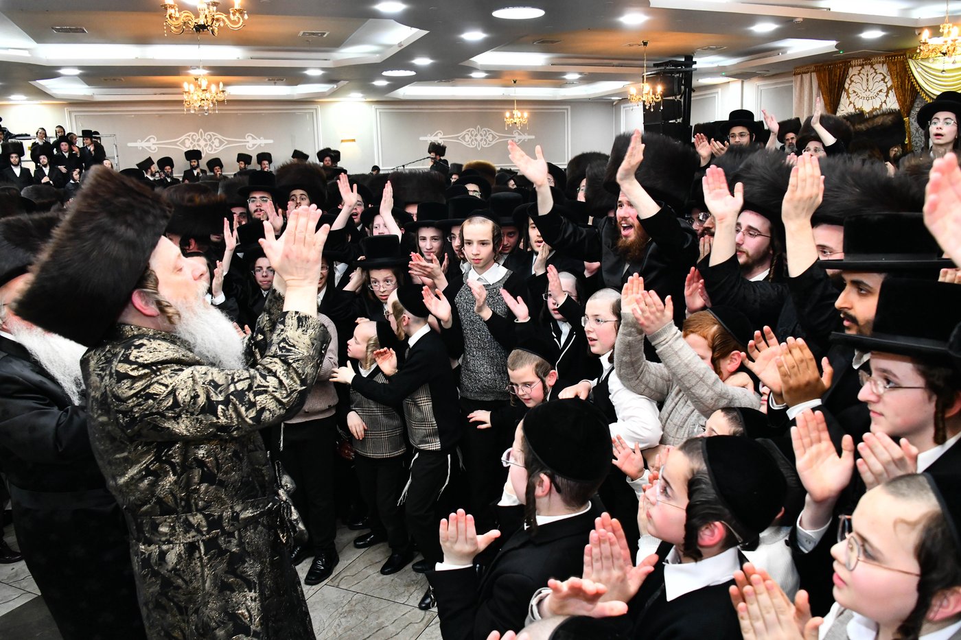 אבי הכלה התחדש עם שטריימל חדש, והסבא שבר את הצלחת