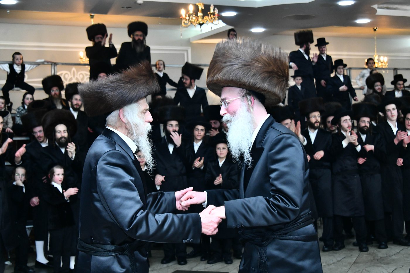 אבי הכלה התחדש עם שטריימל חדש, והסבא שבר את הצלחת