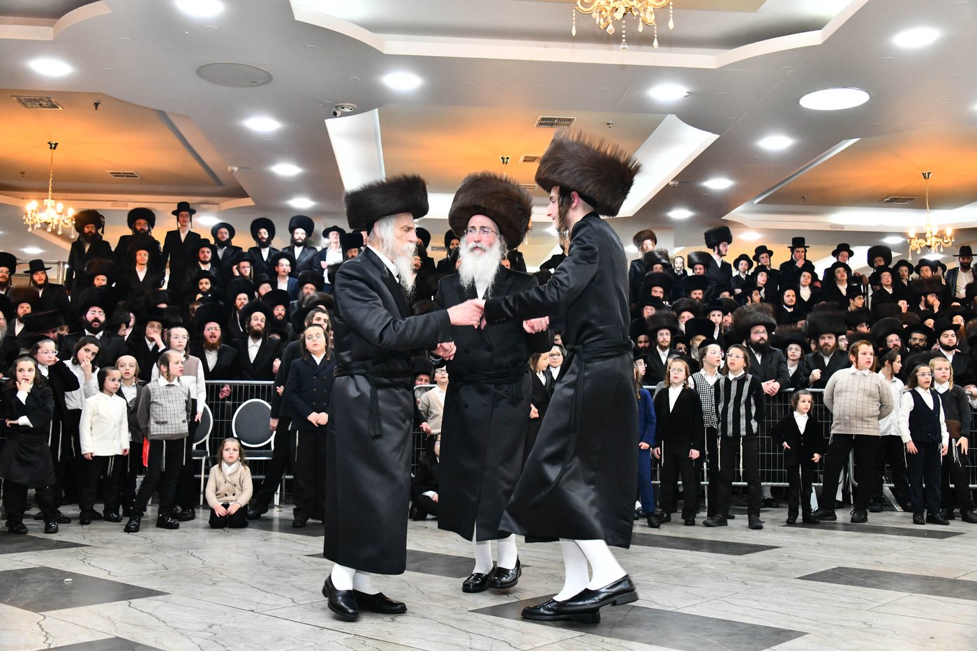 אבי הכלה התחדש עם שטריימל חדש, והסבא שבר את הצלחת